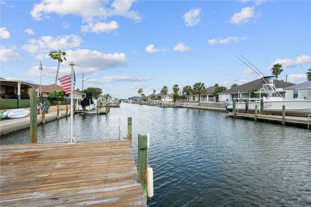 925 Pompano Dr, Aransas Pass, TX 78336