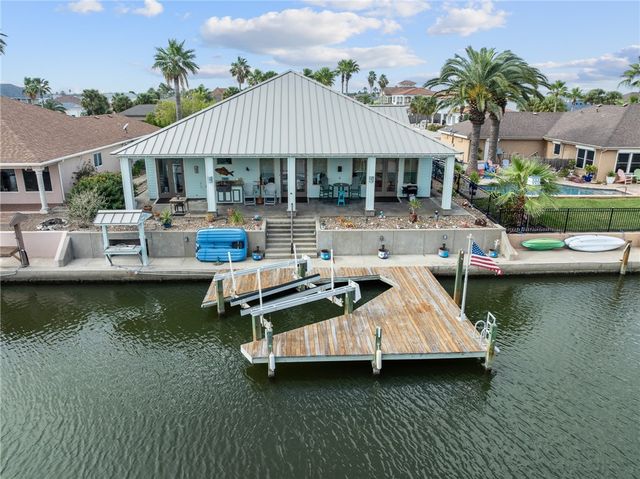 925 Pompano Dr, Aransas Pass, TX 78336