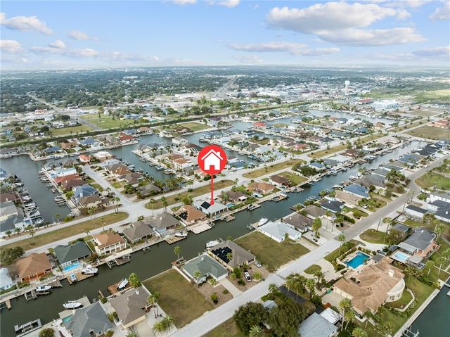 925 Pompano Dr, Aransas Pass, TX 78336