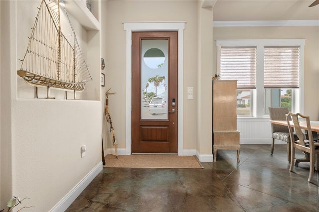 925 Pompano Dr, Aransas Pass, TX 78336