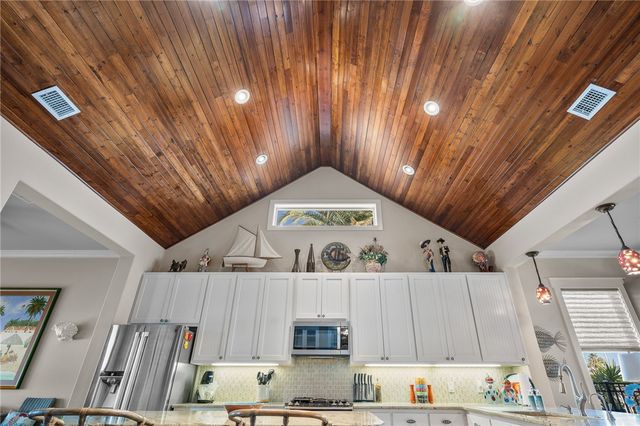 925 Pompano Dr, Aransas Pass, TX 78336