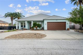 925 Pompano Dr, Aransas Pass, TX 78336