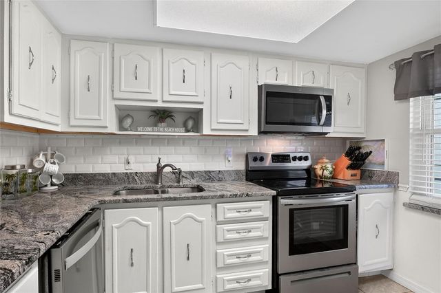 333 LAKE HOWARD DRIVE NW 203C, Winter Haven, FL 33880