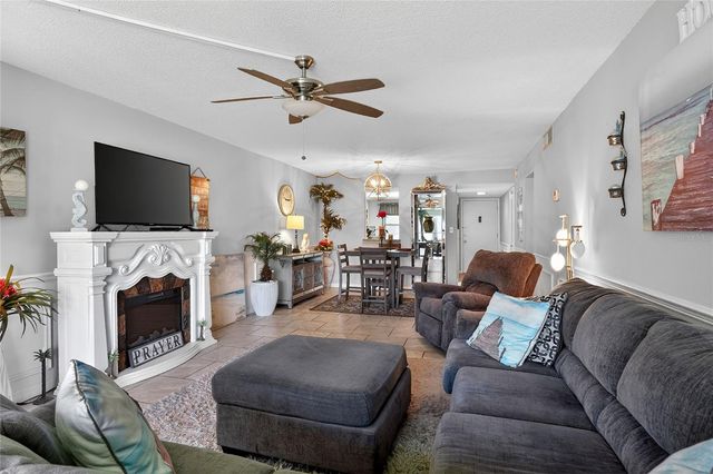 333 LAKE HOWARD DRIVE NW 203C, Winter Haven, FL 33880