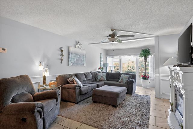 333 LAKE HOWARD DRIVE NW 203C, Winter Haven, FL 33880