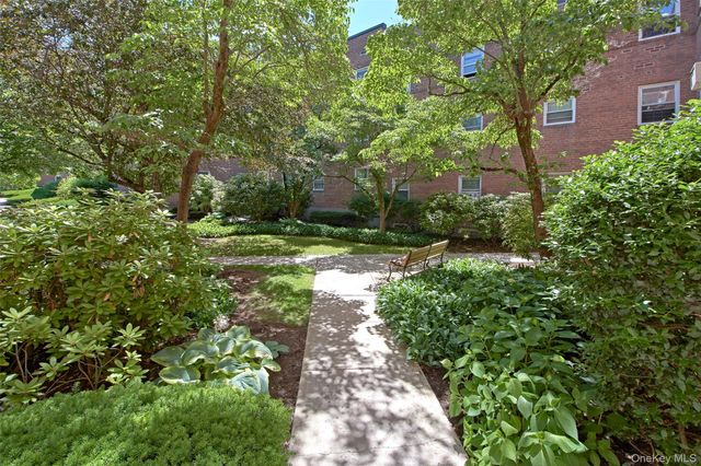 320 S Broadway M12, Tarrytown, NY 10591
