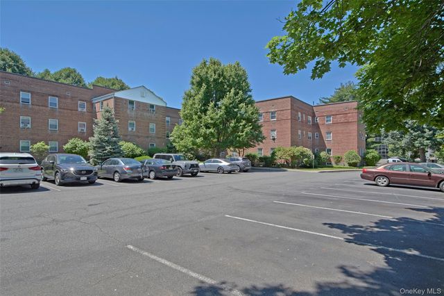 320 S Broadway M12, Tarrytown, NY 10591