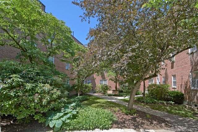 320 S Broadway M12, Tarrytown, NY 10591