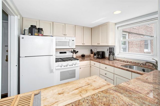 320 S Broadway M12, Tarrytown, NY 10591