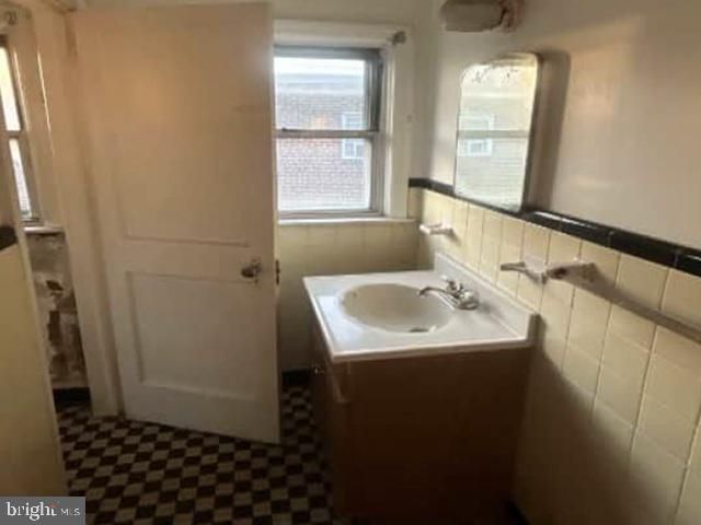 813 ARBOR RD, Lansdowne, PA 19050