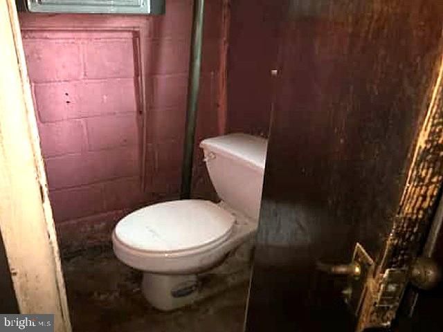 813 ARBOR RD, Lansdowne, PA 19050