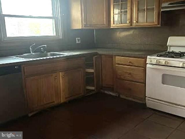 813 ARBOR RD, Lansdowne, PA 19050