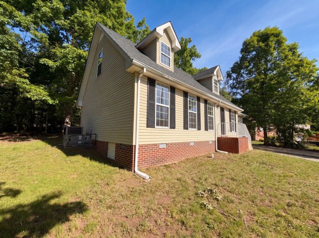 135 Silver Leaf Cir, Dickson, TN 37055