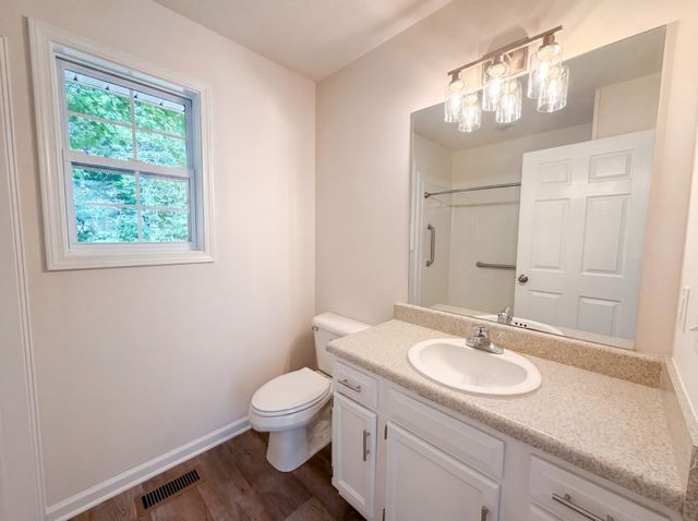 135 Silver Leaf Cir, Dickson, TN 37055