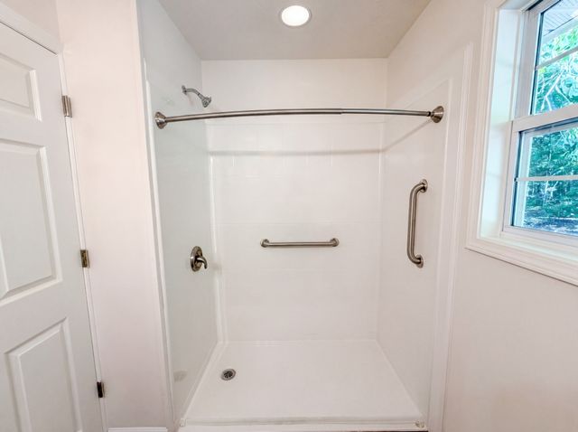135 Silver Leaf Cir, Dickson, TN 37055