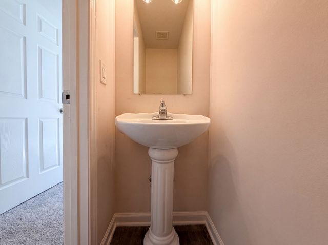 135 Silver Leaf Cir, Dickson, TN 37055