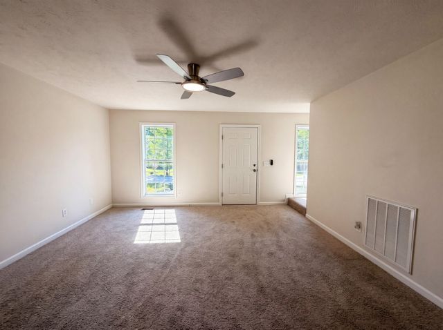 135 Silver Leaf Cir, Dickson, TN 37055