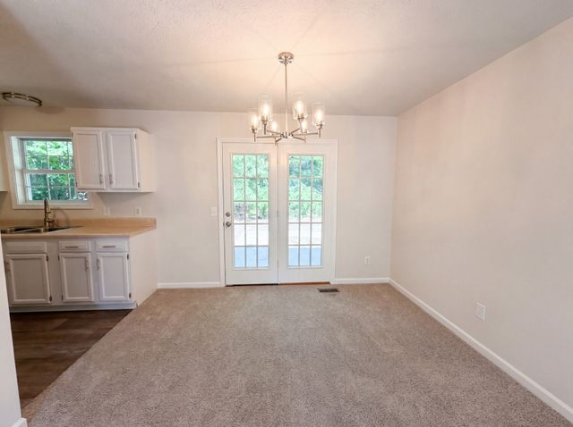 135 Silver Leaf Cir, Dickson, TN 37055