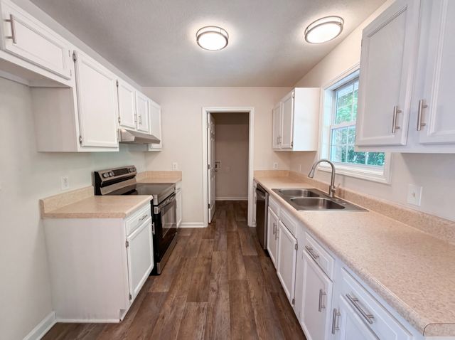 135 Silver Leaf Cir, Dickson, TN 37055