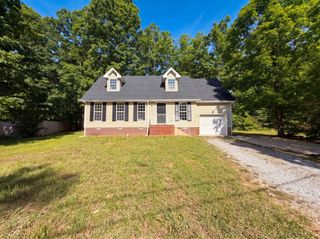 135 Silver Leaf Cir, Dickson, TN 37055