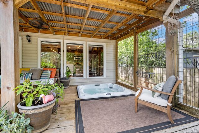 131 LARCHMONT DR, San Antonio, TX 78209