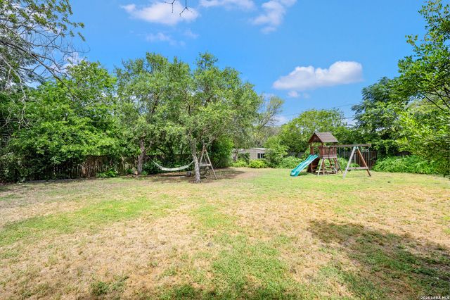 131 LARCHMONT DR, San Antonio, TX 78209