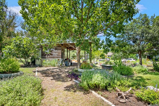 131 LARCHMONT DR, San Antonio, TX 78209
