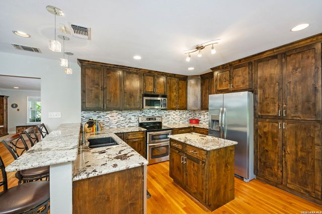 131 LARCHMONT DR, San Antonio, TX 78209