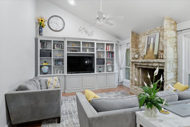 16202 Avenida Del Luna, San Antonio, TX 78232