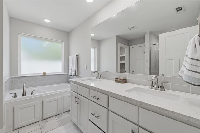 301 Grand Court, Siloam Springs, AR 72761