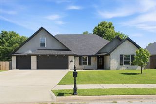 301 Grand Court, Siloam Springs, AR 72761