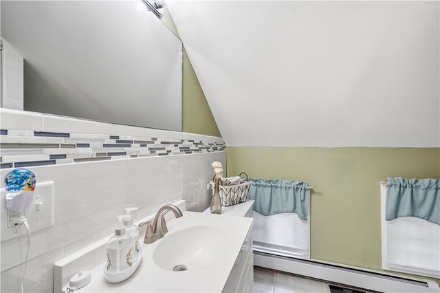 18 Avenue F Avenue, Lincoln, RI 02865
