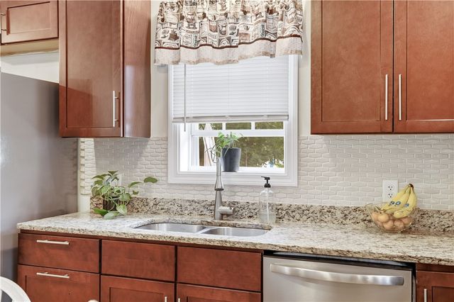18 Avenue F Avenue, Lincoln, RI 02865