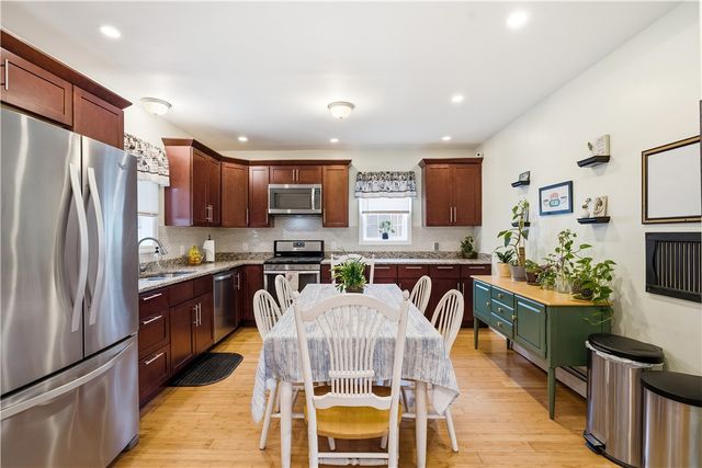 18 Avenue F Avenue, Lincoln, RI 02865