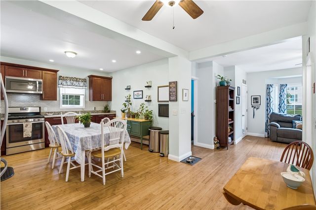 18 Avenue F Avenue, Lincoln, RI 02865