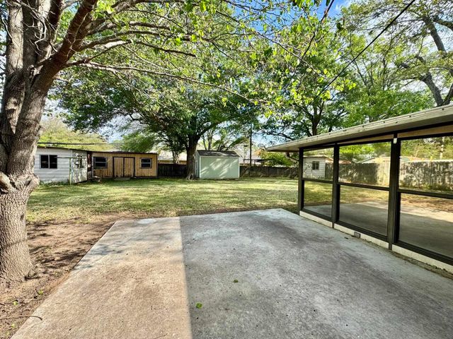 2905 Regent, Kilgore, TX 75662