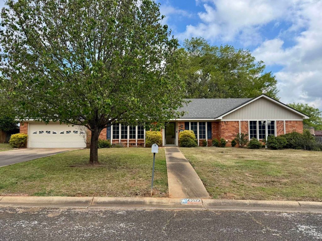 2905 Regent, Kilgore, TX 75662