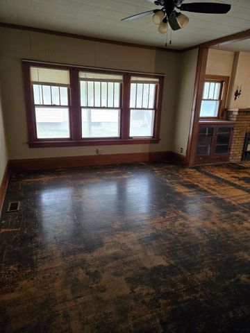 1717 Janes Ave, Winfield, KS 67156