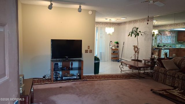 332 Quinton Drive 332C, Monroe, NJ 08831