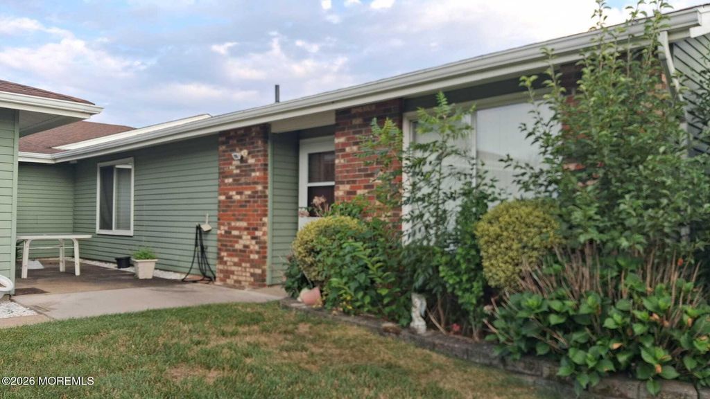 332 Quinton Drive 332C, Monroe, NJ 08831