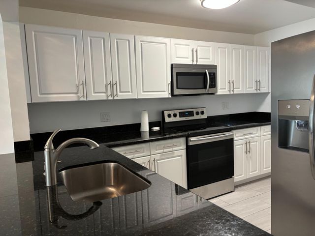 9325 Lagoon Place, Davie, FL 33324