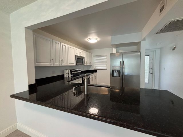 9325 Lagoon Place, Davie, FL 33324