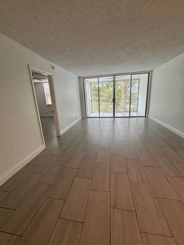 9325 Lagoon Place, Davie, FL 33324