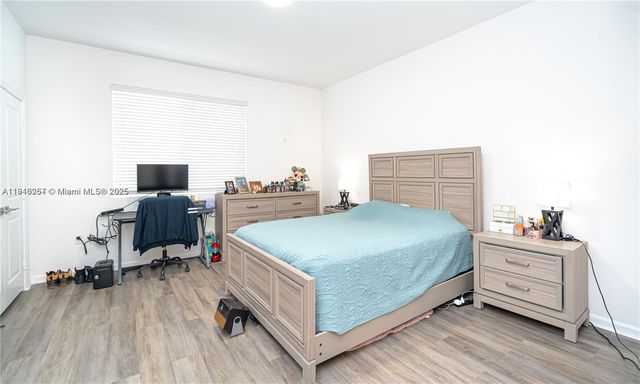 2820 NW 180th St, Miami Gardens, FL 33056