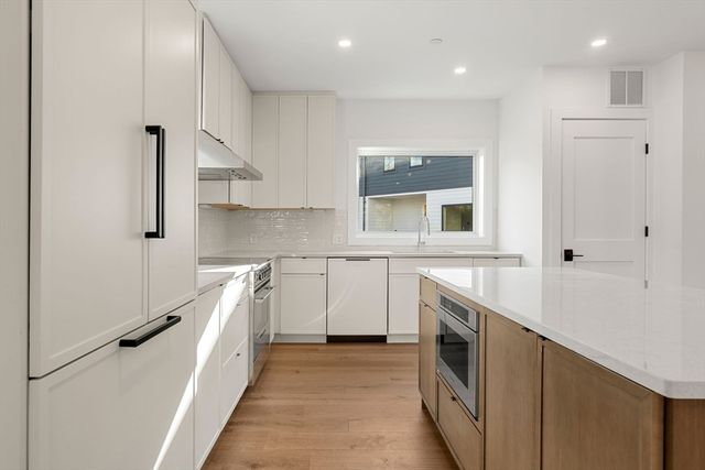 4 Elm Street 4, Newton, MA 02465