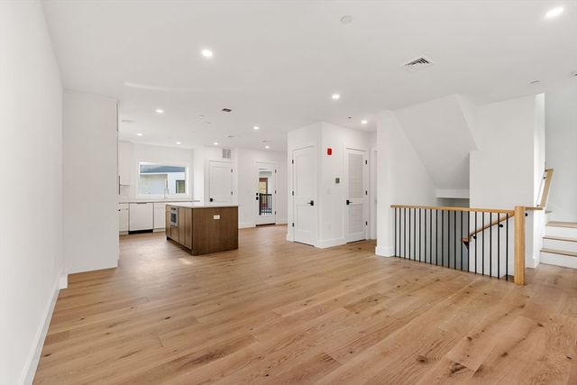 4 Elm Street 4, Newton, MA 02465
