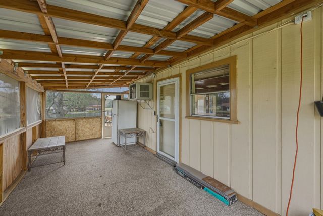 157 NAPLES DR, Omaha, TX 75571