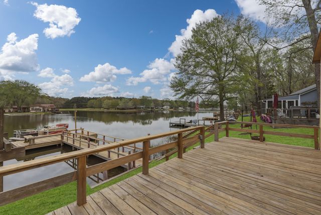 157 NAPLES DR, Omaha, TX 75571