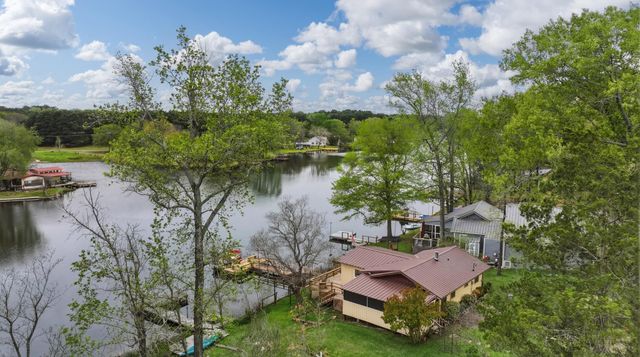 157 NAPLES DR, Omaha, TX 75571