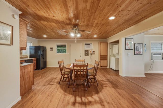 157 NAPLES DR, Omaha, TX 75571